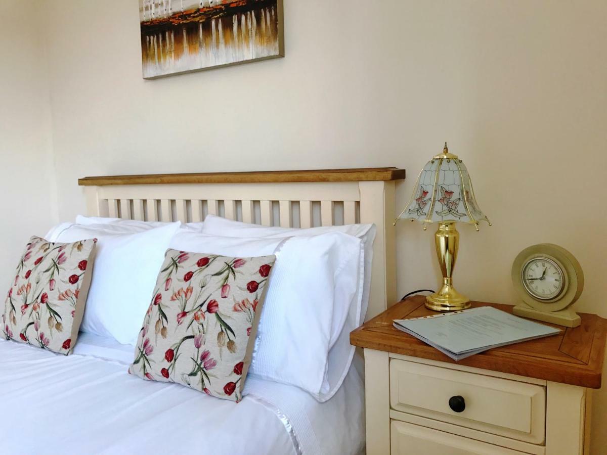 Moon House Bed and Breakfast Witney Exterior foto